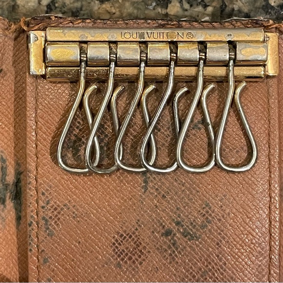 Louis Vuitton 6 key in monogram - Picture 7 of 10